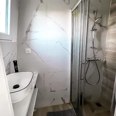 Holiday home Charmante Maison- Grand Paris