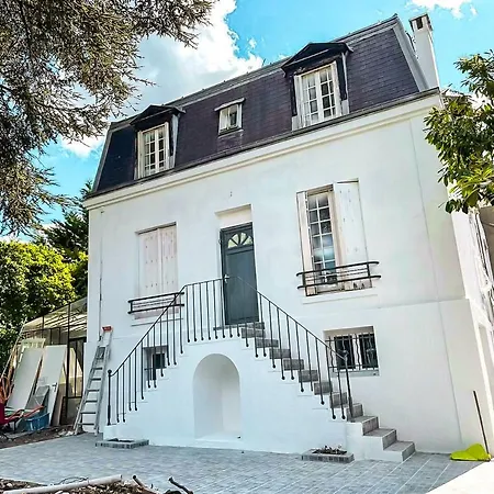 Holiday home Charmante Maison- Grand Paris *